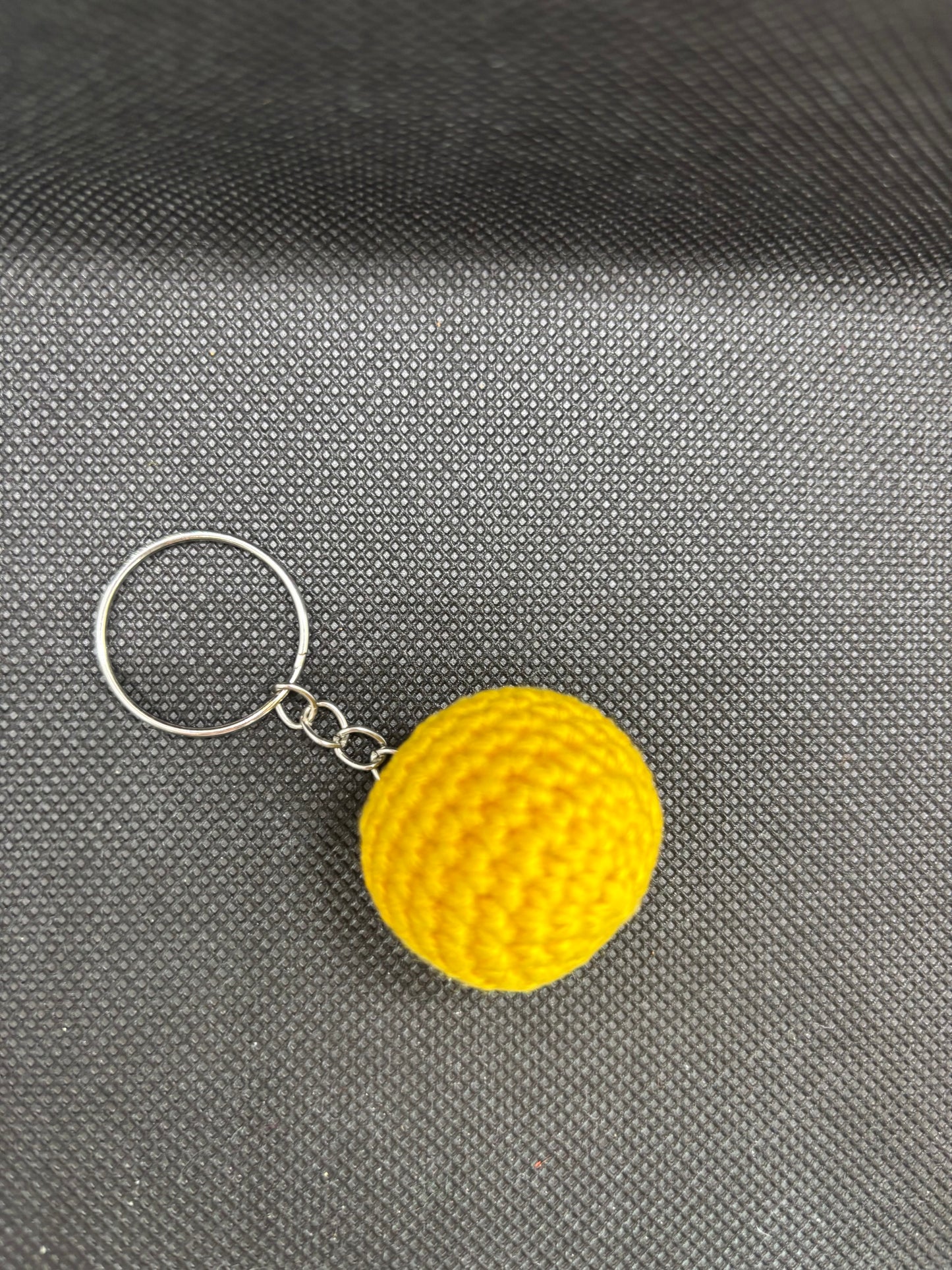 Porte clé balle jaune